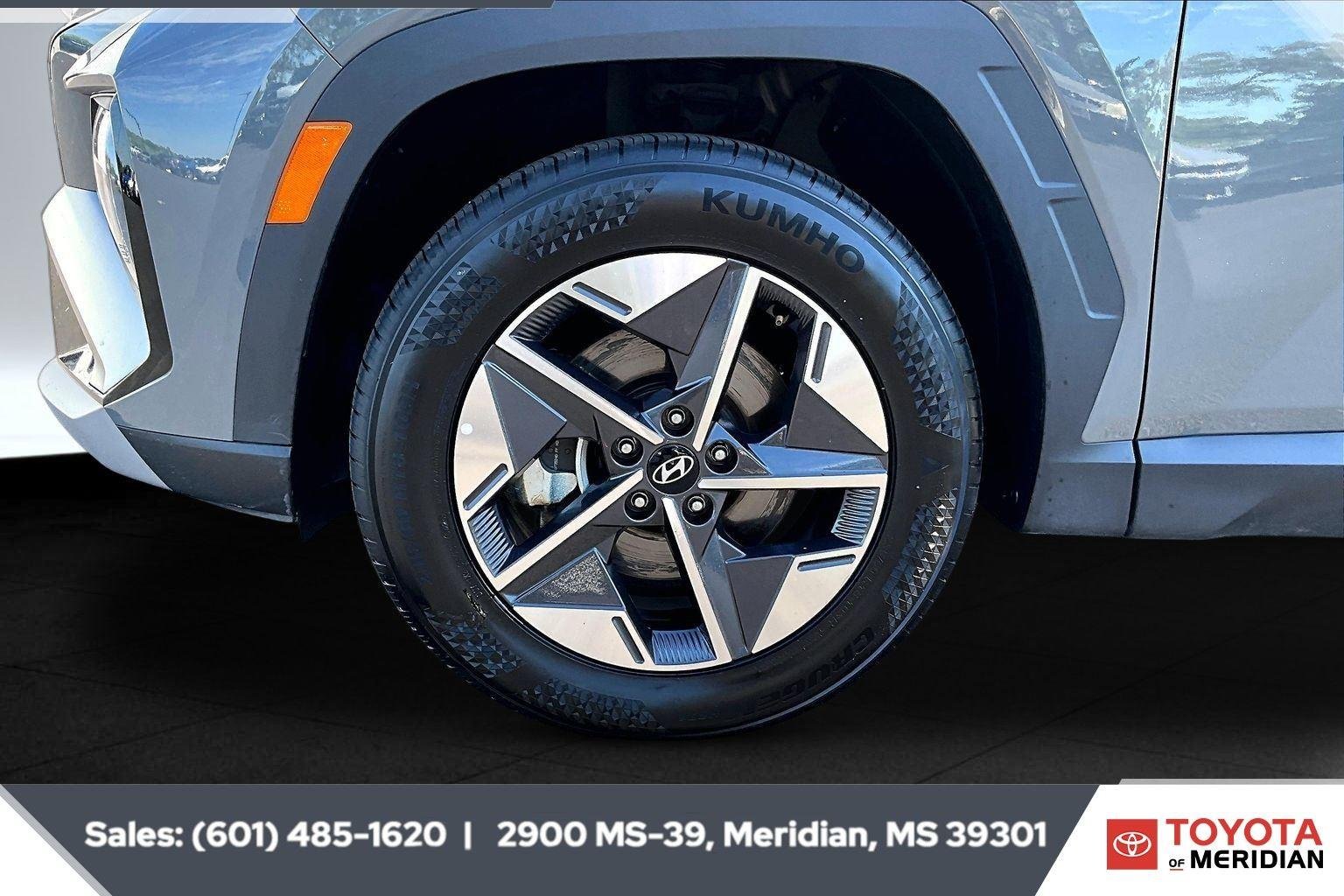 Used 2025 Hampton Gray Hyundai SEL image 7