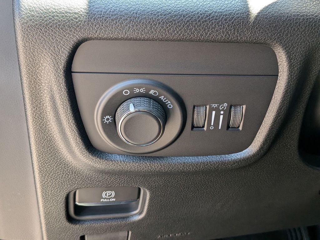 New 2026 Baltic Gray Metallic Clear-Coat Exterior Paint Jeep Altitude image 18