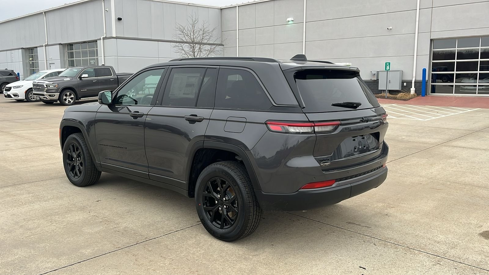 New 2026 Baltic Gray Metallic Clear-Coat Exterior Paint Jeep Altitude image 6