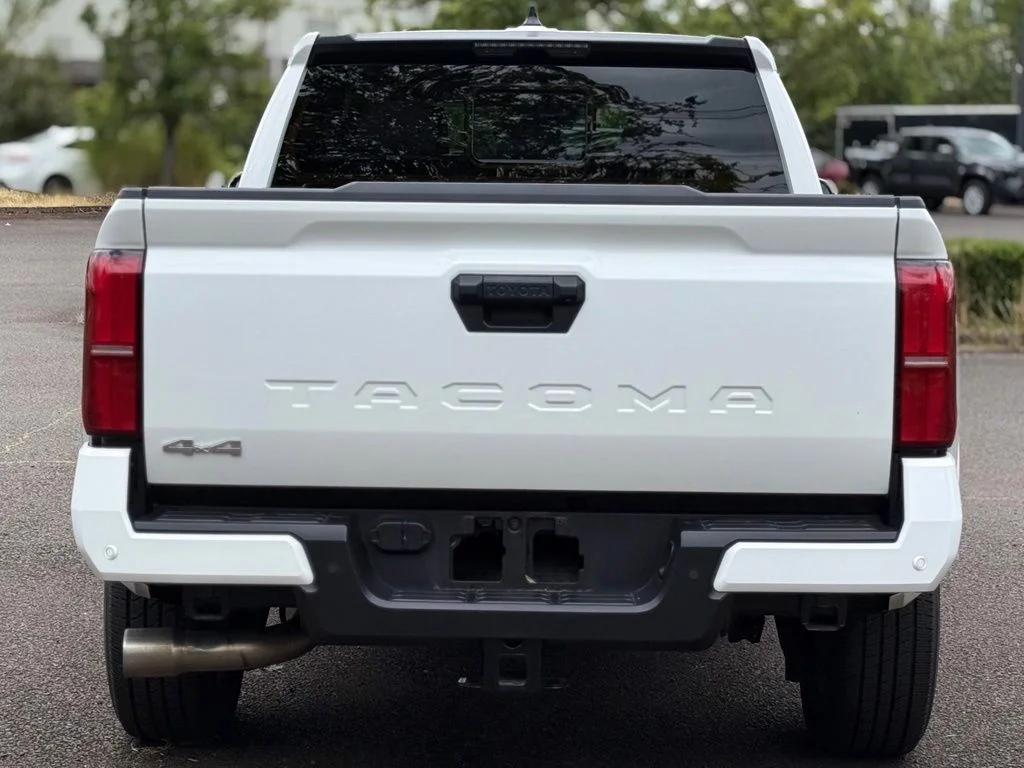 Used 2025 White Toyota SR5 image 4