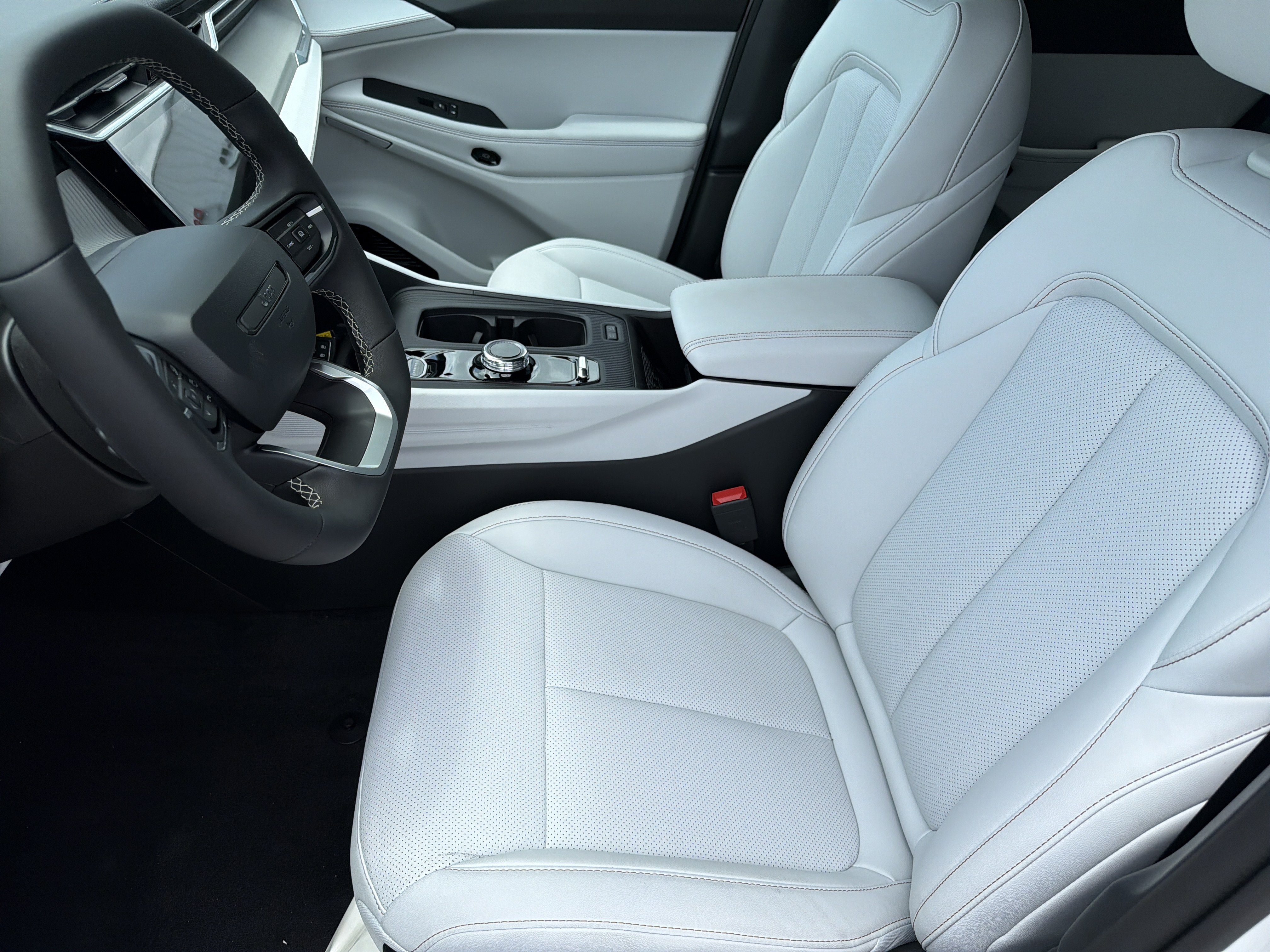 New 2026 Bright White Clear-Coat Exterior Paint Jeep Limited image 10