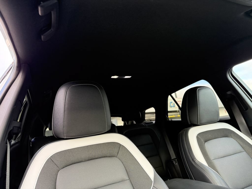 Used 2024 Summit White Chevrolet LT image 17