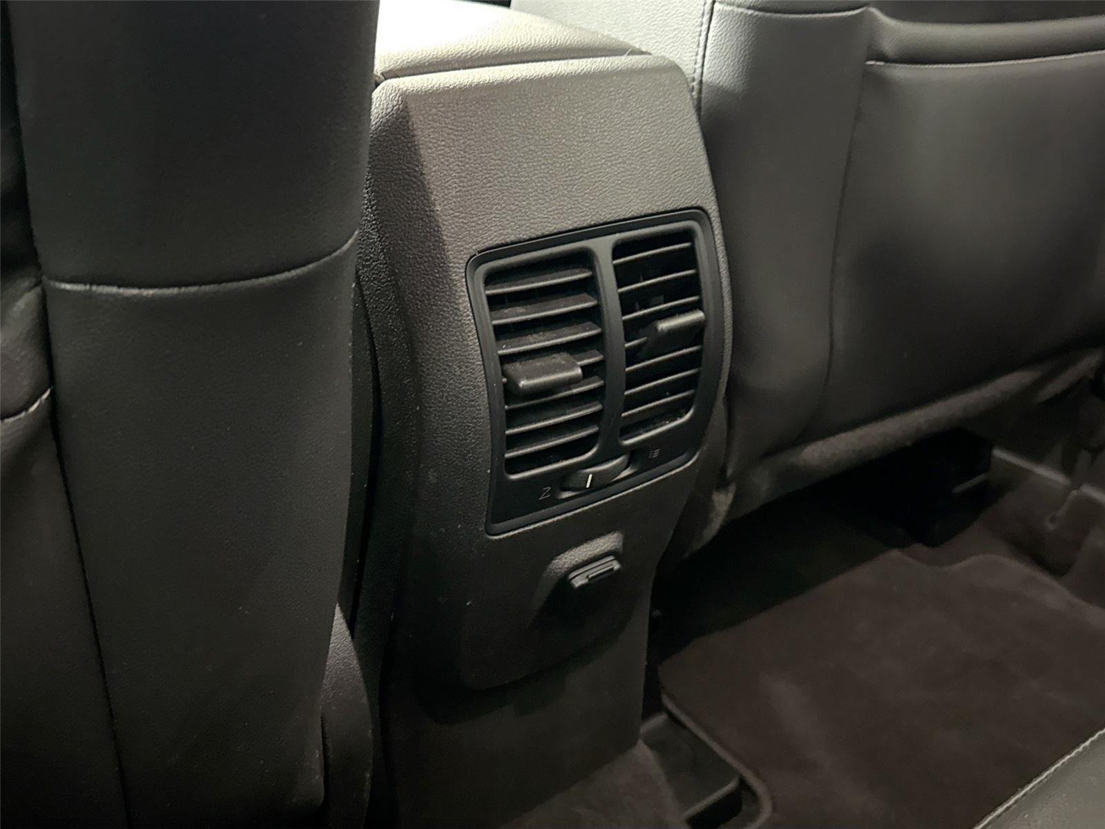 Used 2018 Ingot Silver Ford SE image 33