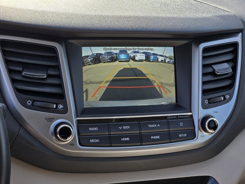 Used 2018 Molten Silver HYUNDAI VALUE FWD image 21