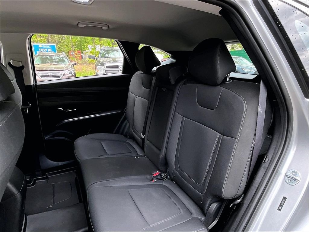 Used 2025 Shimmering Silver Hyundai SE image 15