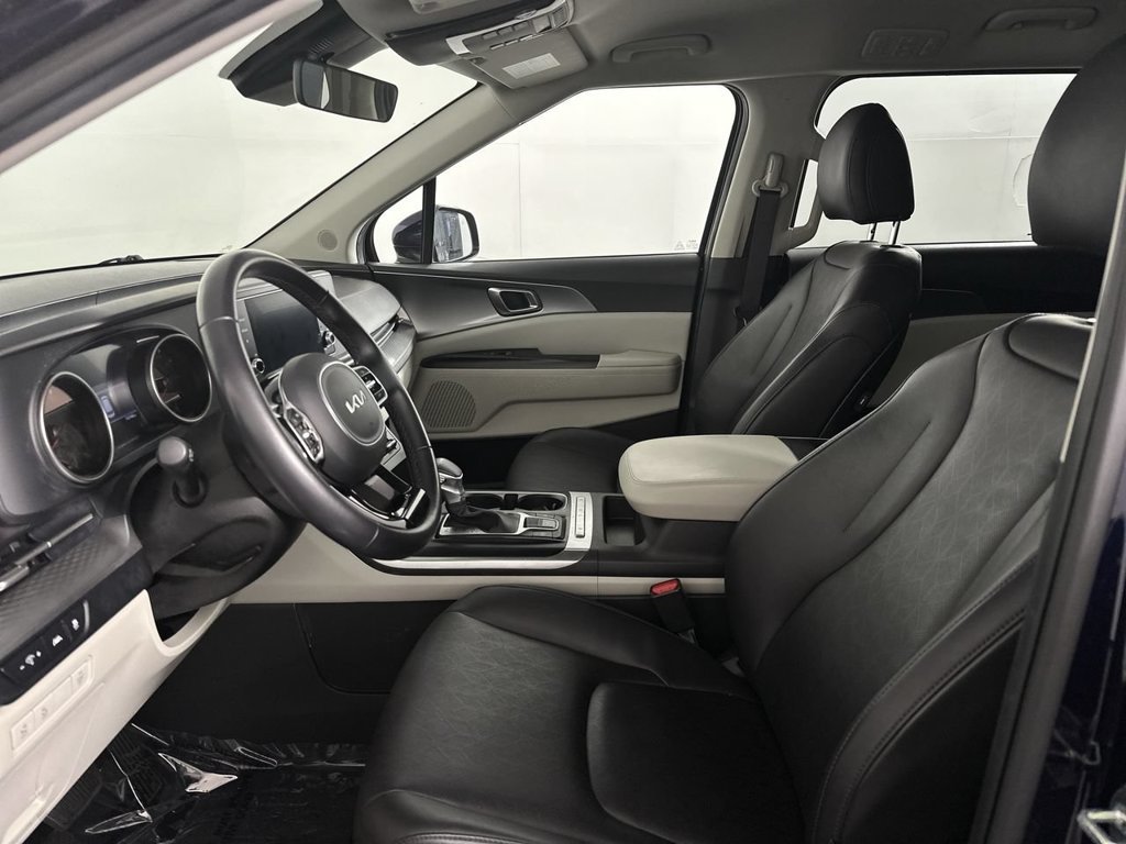Used 2023 Blue Kia LX Seat Package image 2