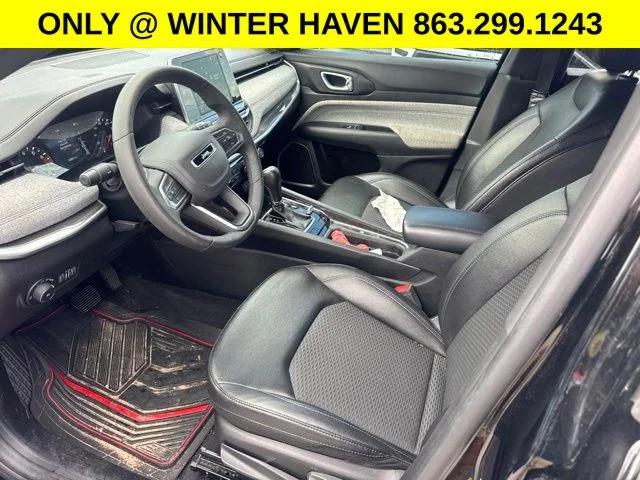 Used 2025 Black Jeep Latitude image 10