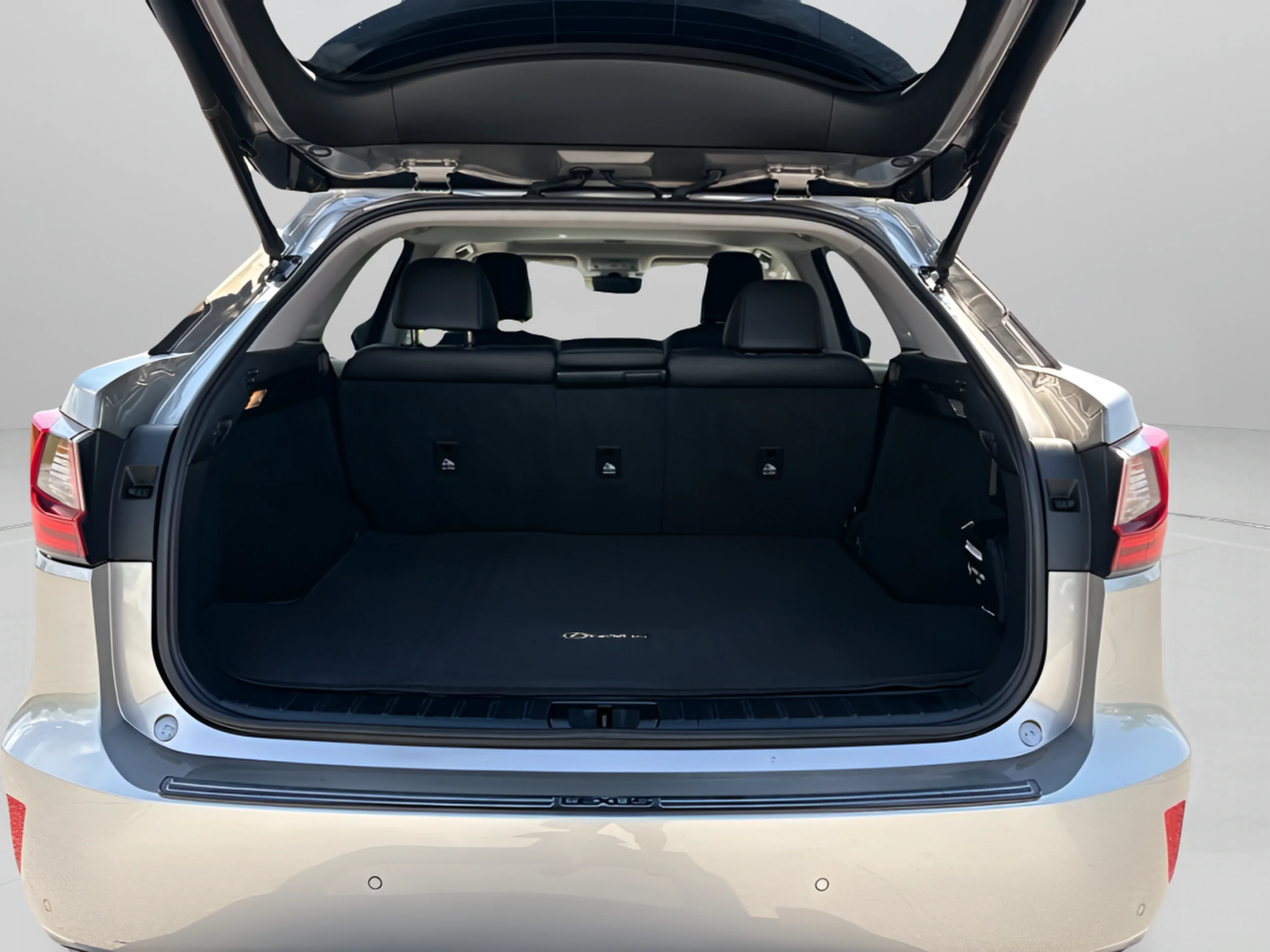 Used 2019 Silver Lexus 350 image 7