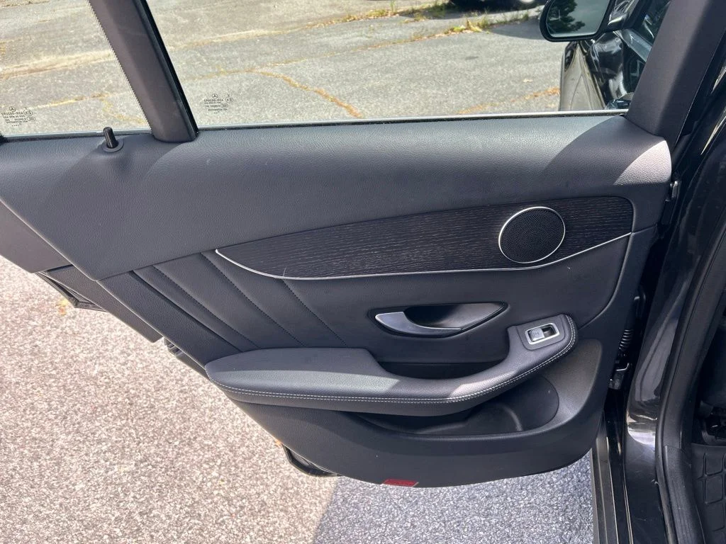 Used 2022 Black Mercedes-Benz GLC 300 image 25