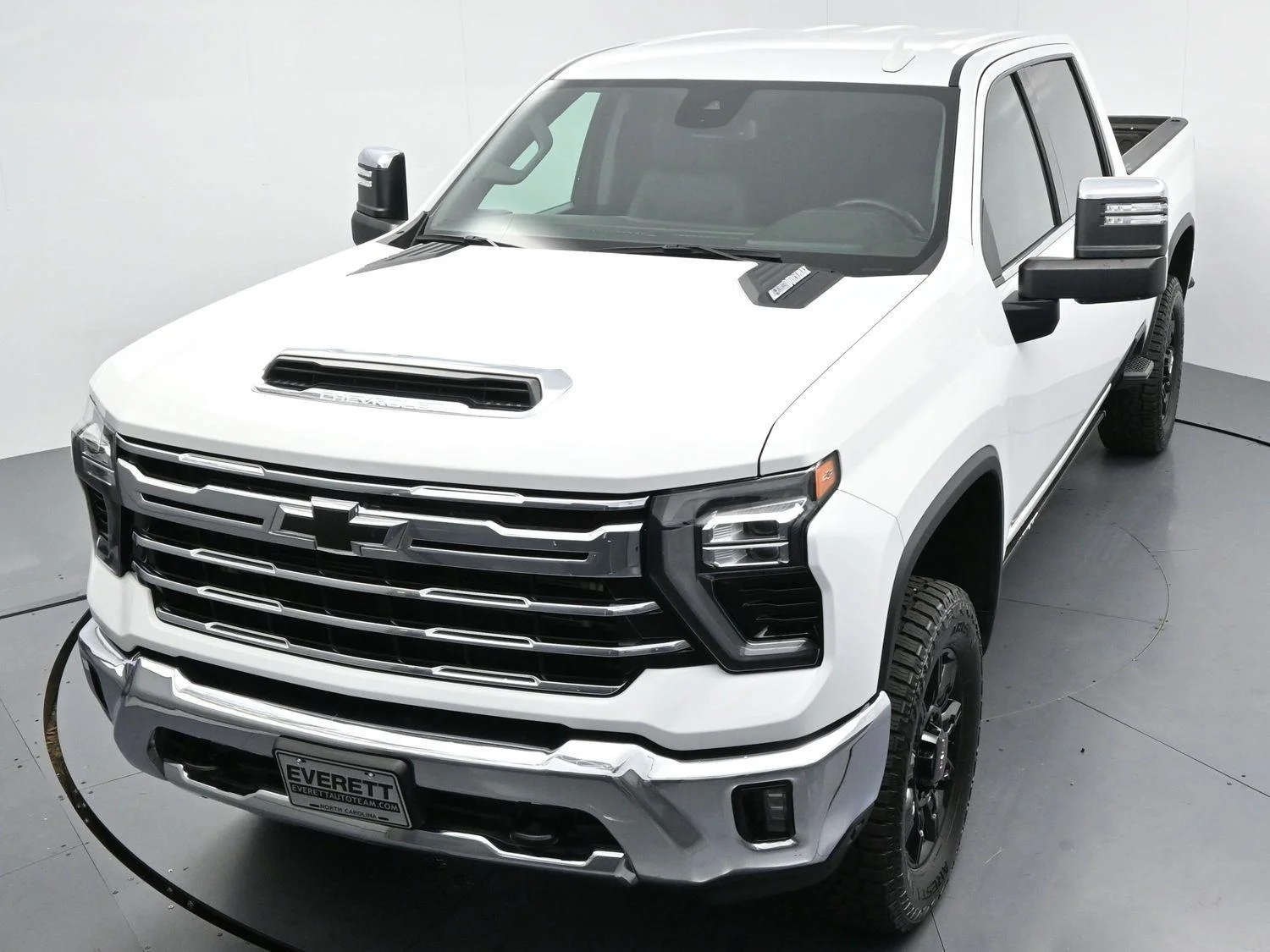 Used 2024 Summit White Chevrolet LTZ image 36
