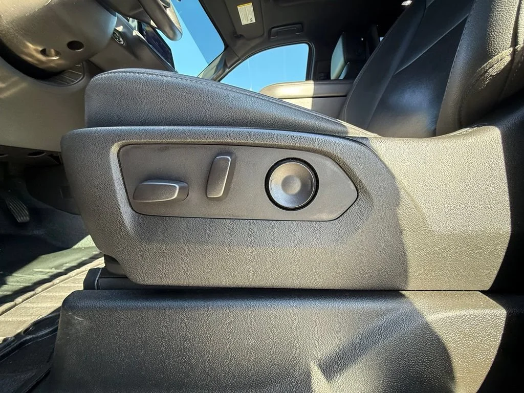 Used 2021 SHADOW GRAY METALLIC Chevrolet Z71 image 35