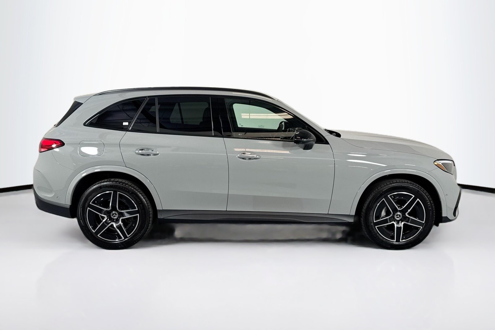 New 2026 MANUFAKTUR Alpine Grey Mercedes-Benz GLC 300 image 4