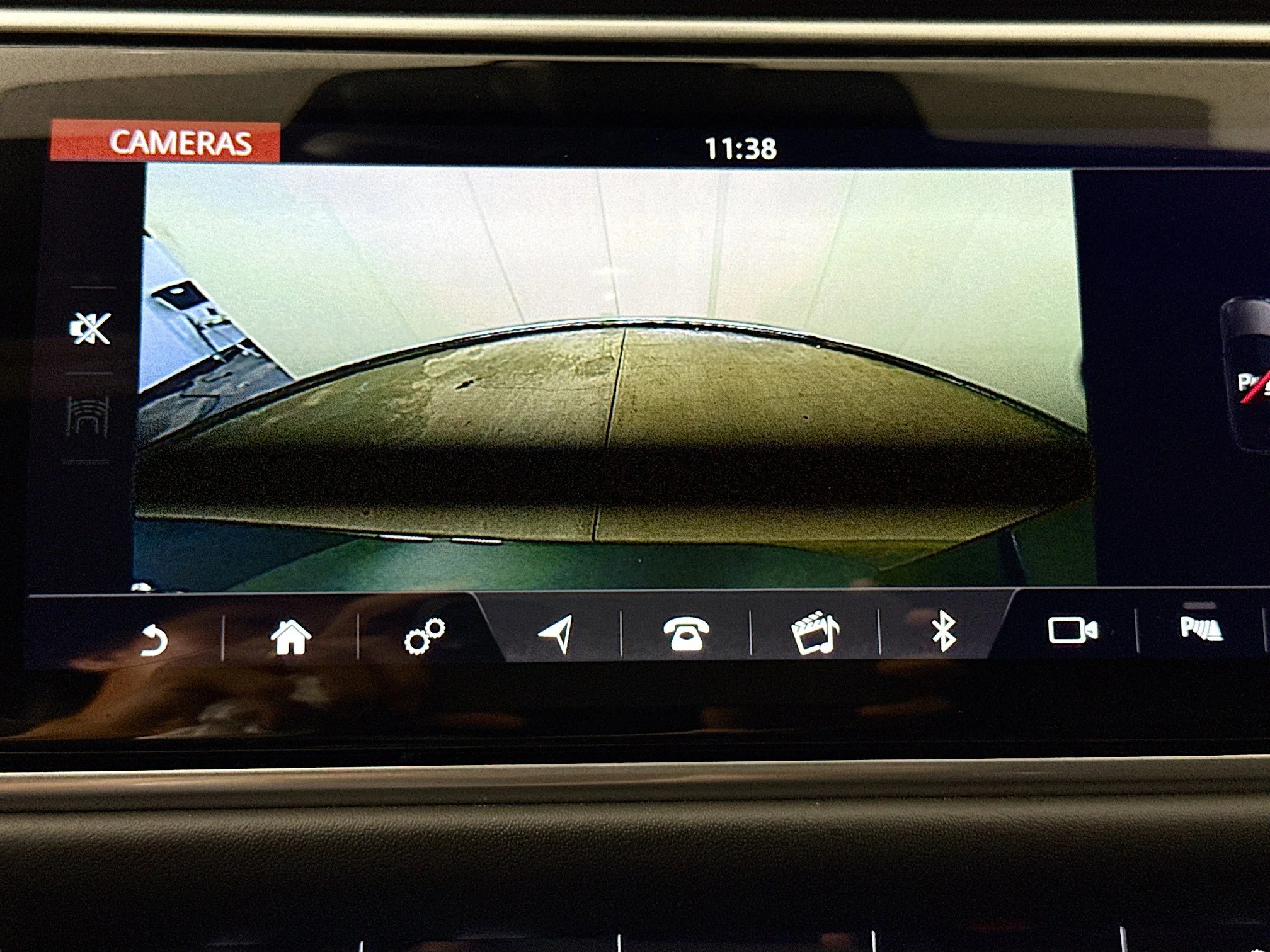 Used 2020  Land Rover HSE Dynamic image 16