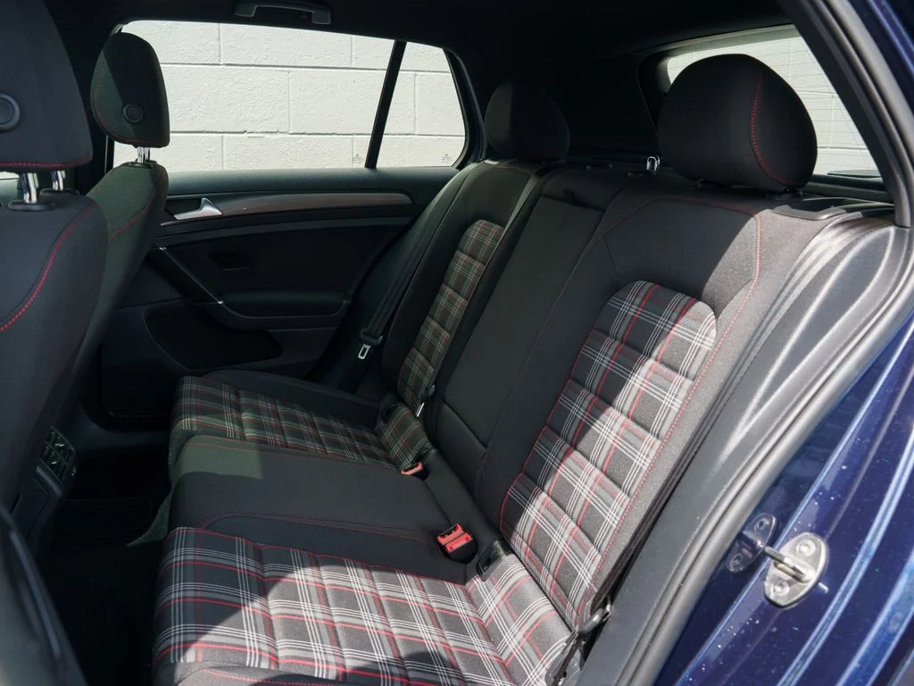 Used 2018 Blue Volkswagen 2.0T SE image 18