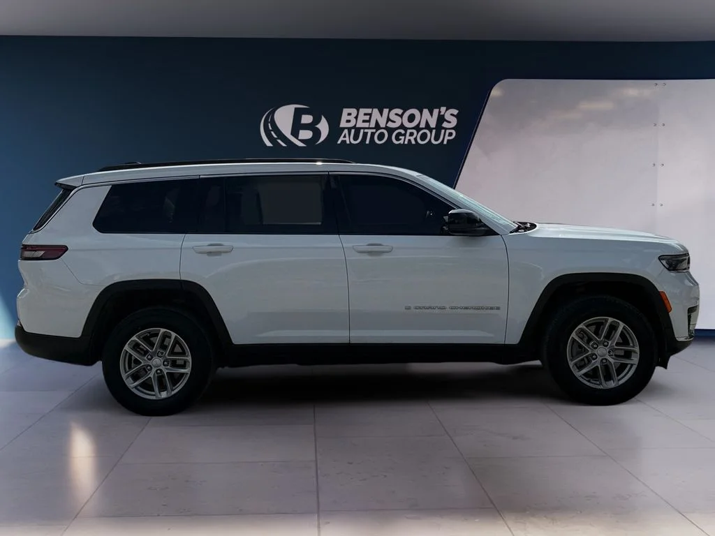Used 2024 White Jeep Laredo image 6