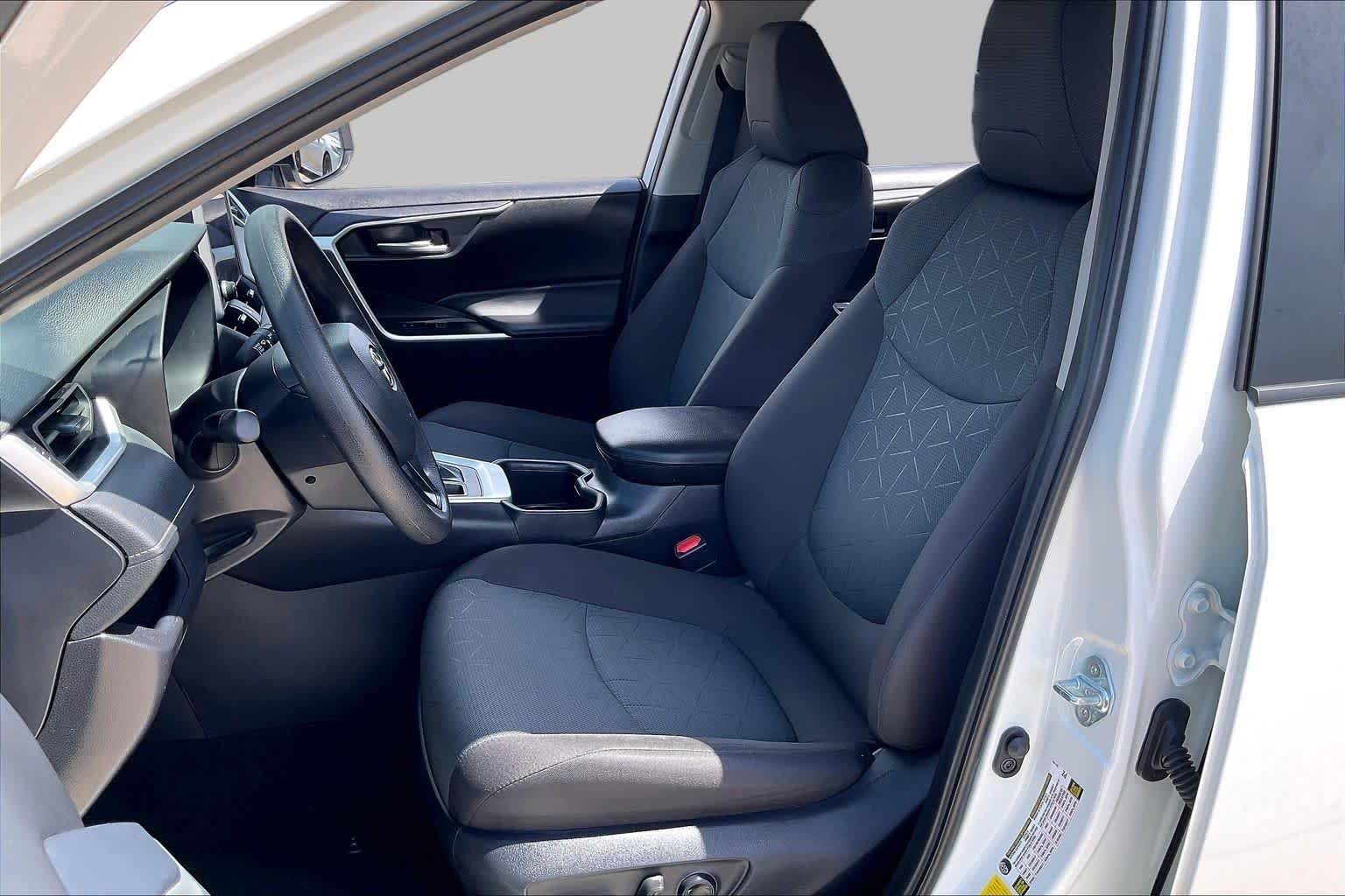 Used 2025 Ice Cap Toyota XLE image 8