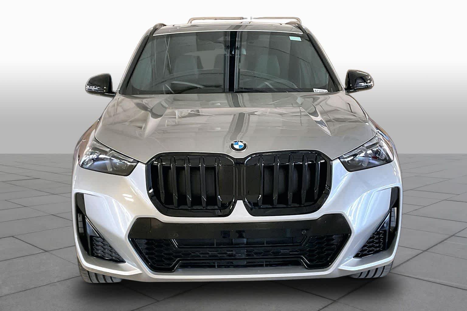 New 2026 Space Silver Metallic BMW xDrive28i image 3