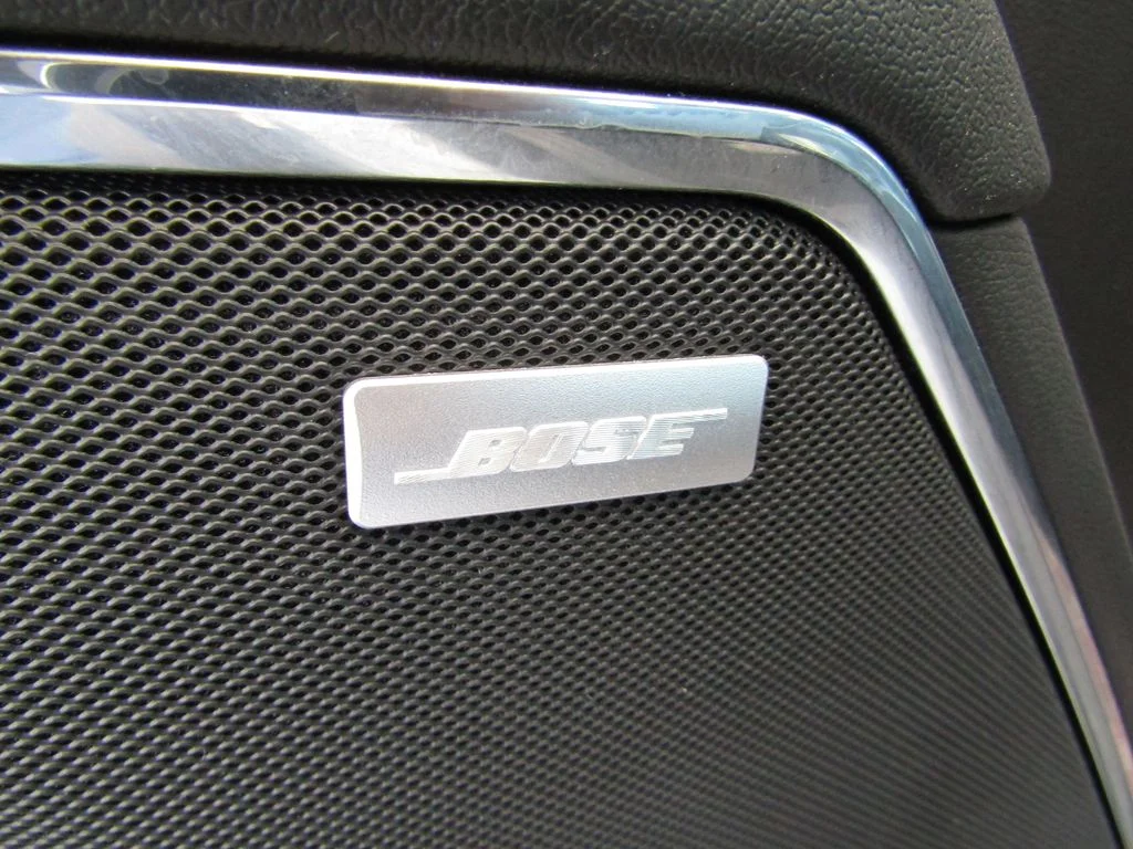 Used 2024 White GMC SLT image 7