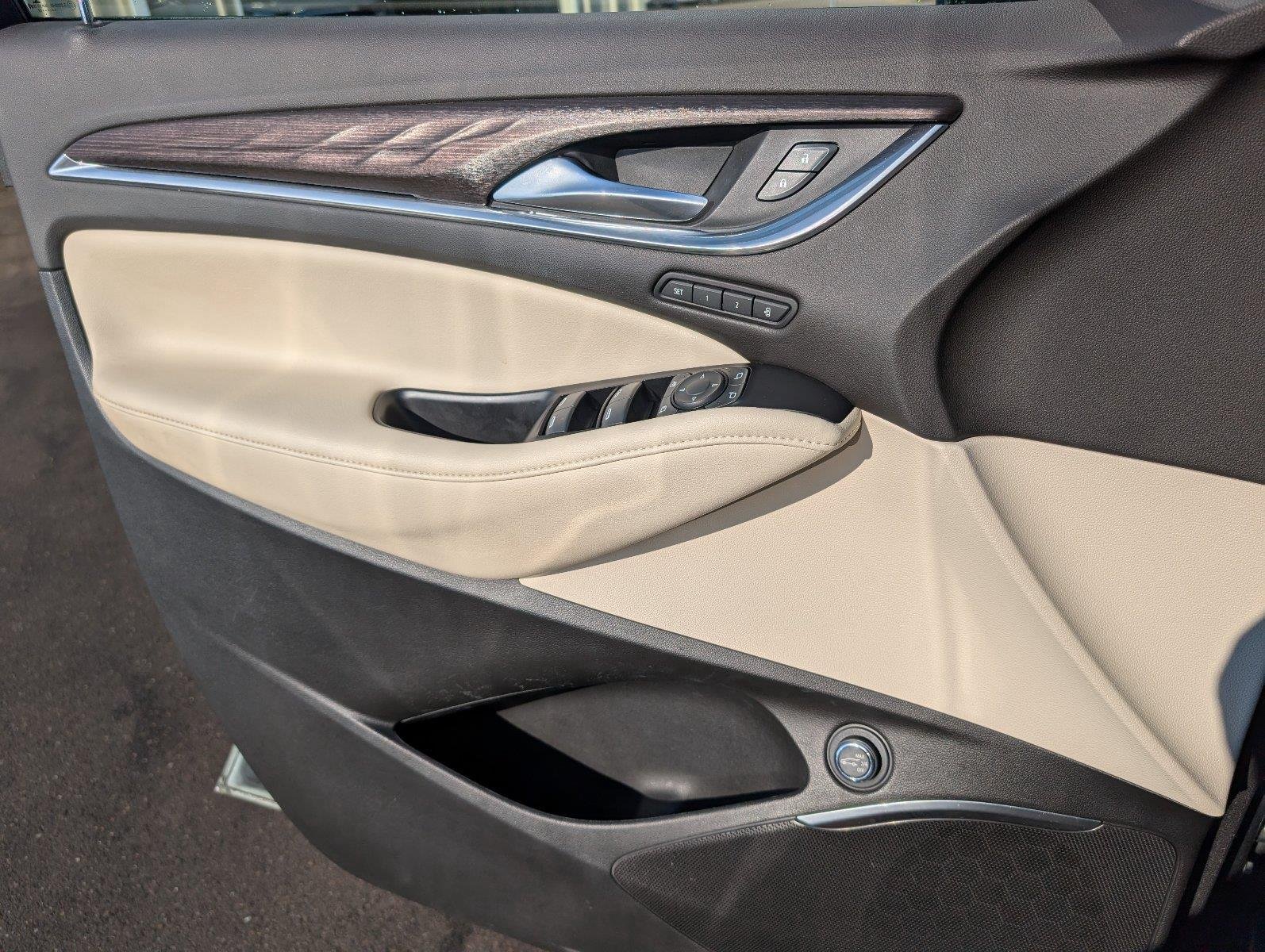Used 2022 SAGE METALLIC Buick Avenir image 15