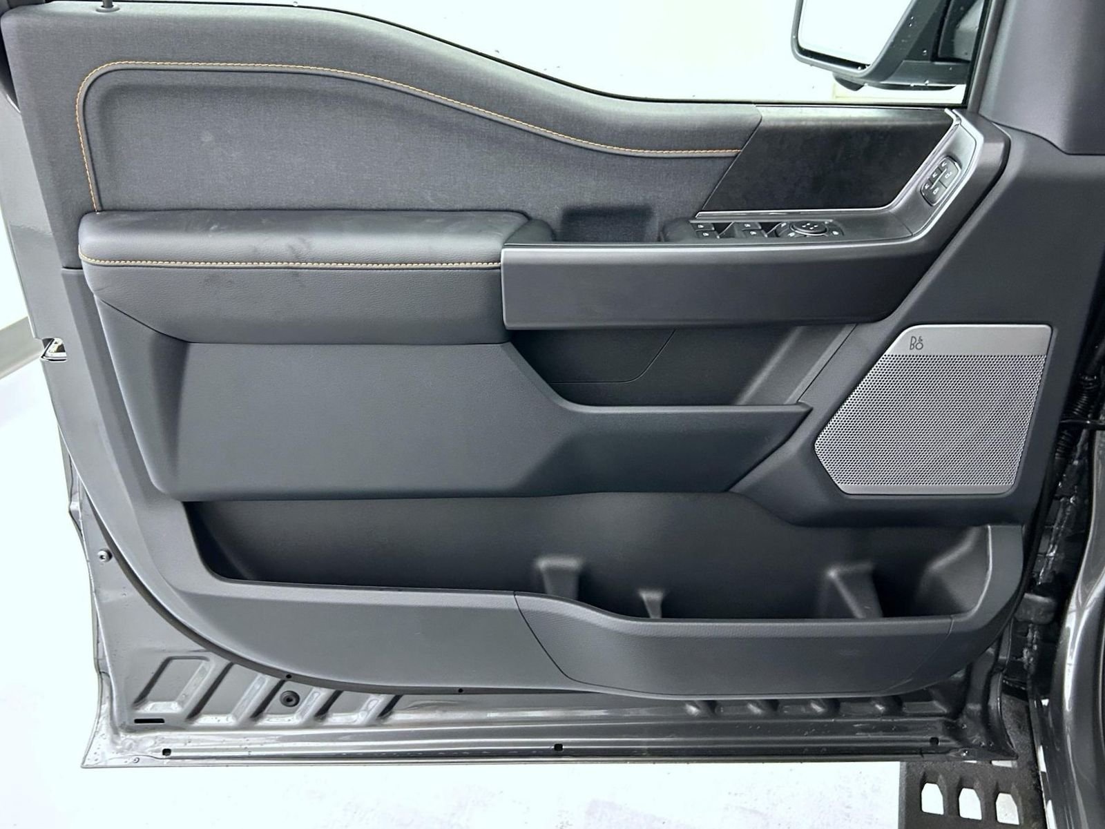 New 2026 Carbonized Gray Metallic Ford Tremor image 9