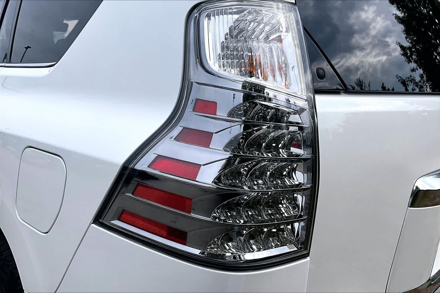 Used 2023 Eminent White Pearl Lexus Premium image 27