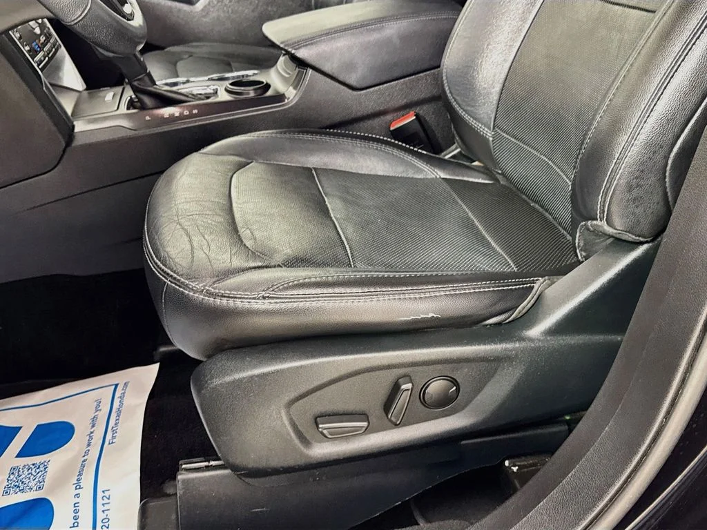 Used 2019 Black Metallic Ford Limited image 25