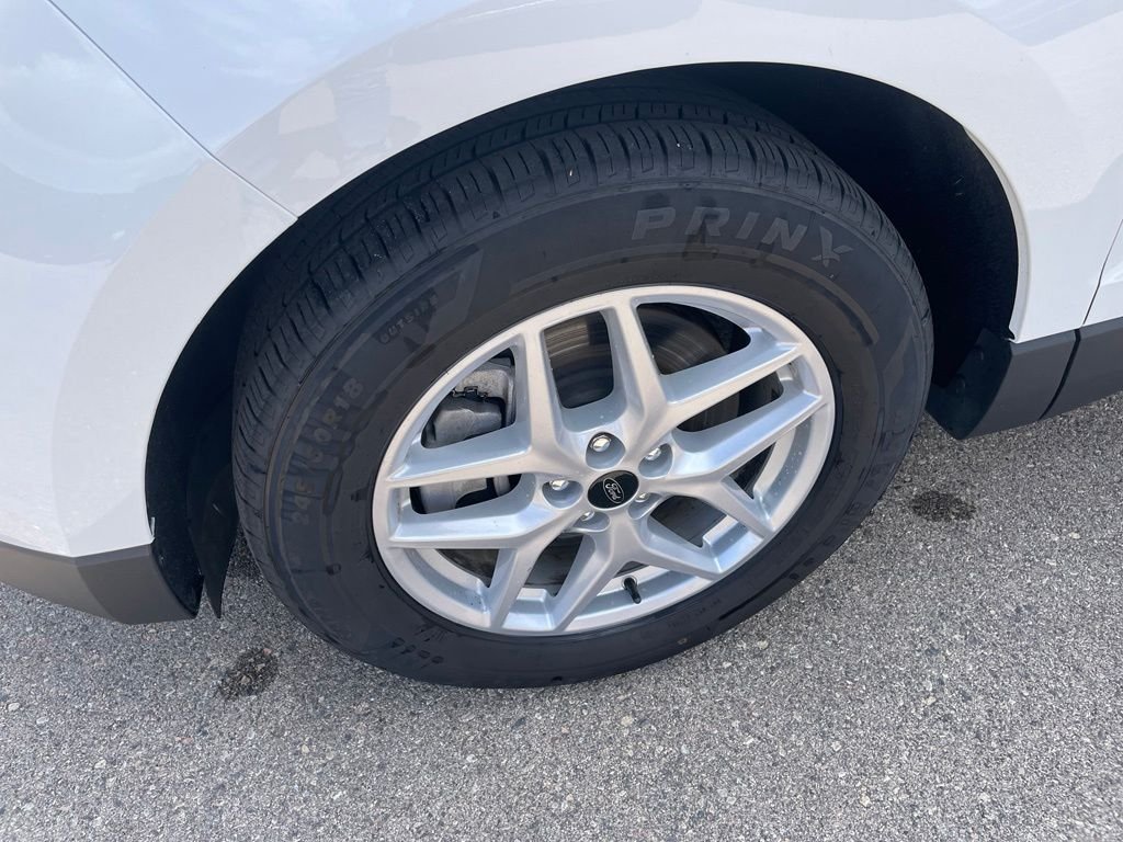 Used 2024 White Ford SEL image 3