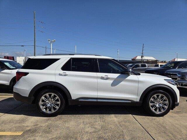 New 2026 Star White Metallic Tri-Coat Ford Platinum™ image 6