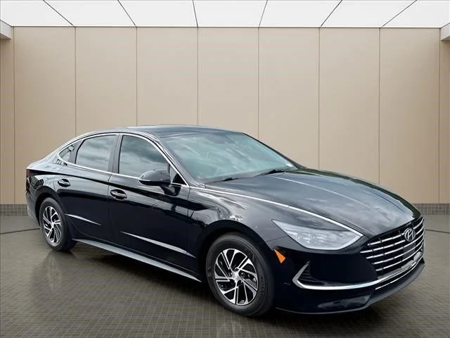 Used 2023 Black Hyundai Blue image 2
