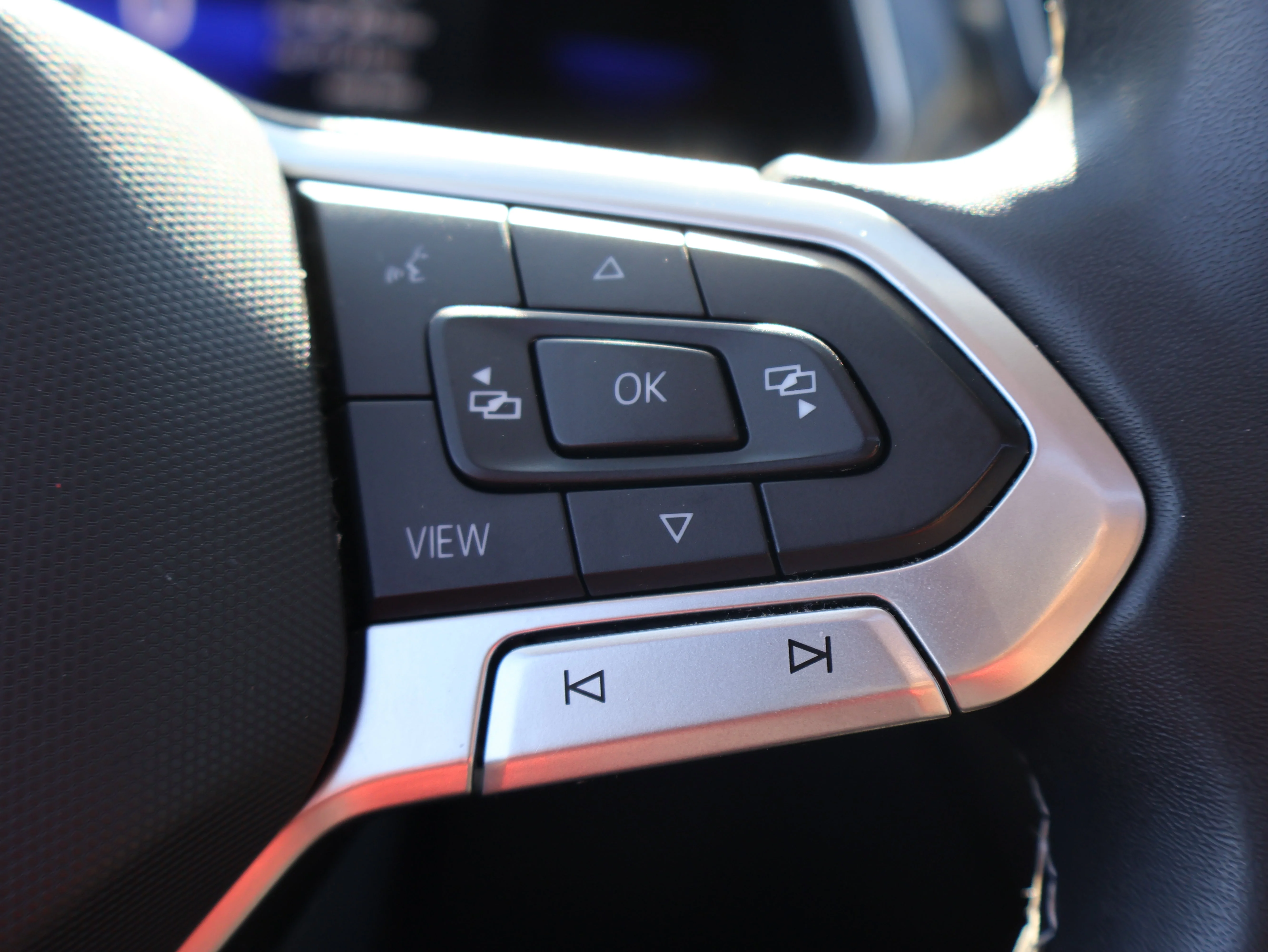 2022 Volkswagen Tiguan SE - Photo 29