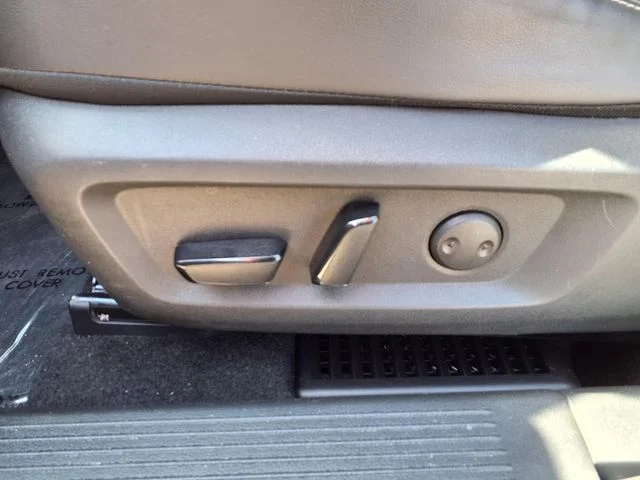 Used 2022 Gray Nissan Platinum image 16