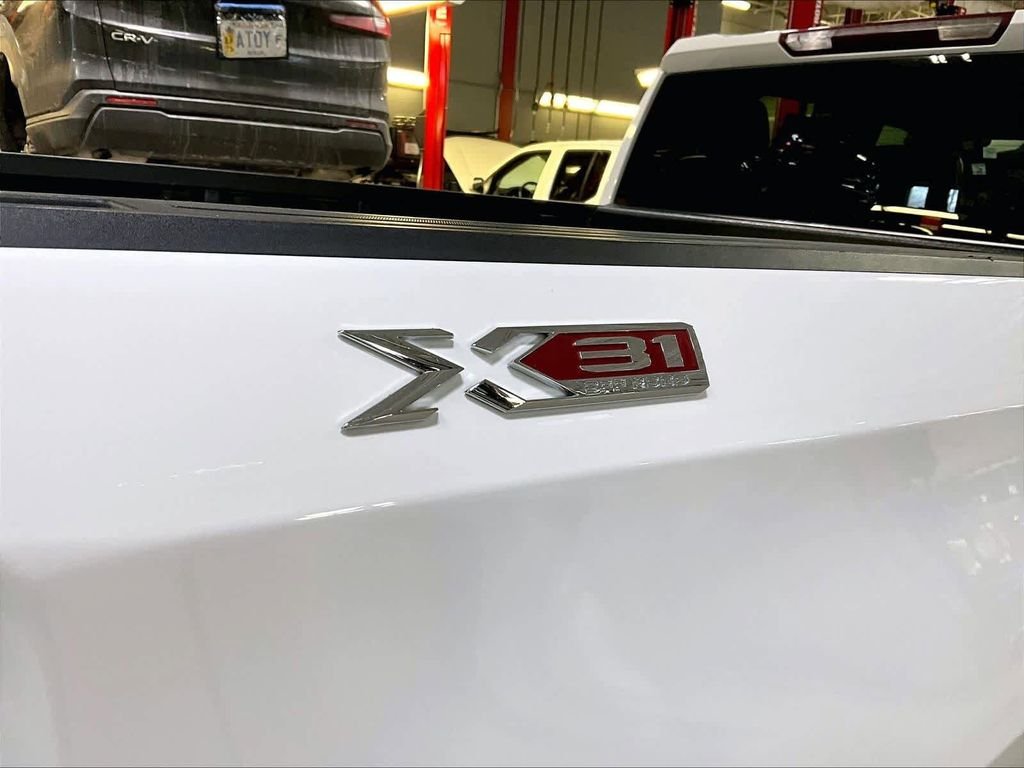 Used 2023 White GMC Elevation image 29
