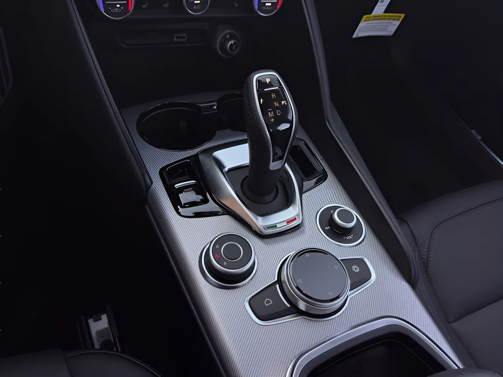 2026 Alfa Romeo Giulia Base - Photo 26