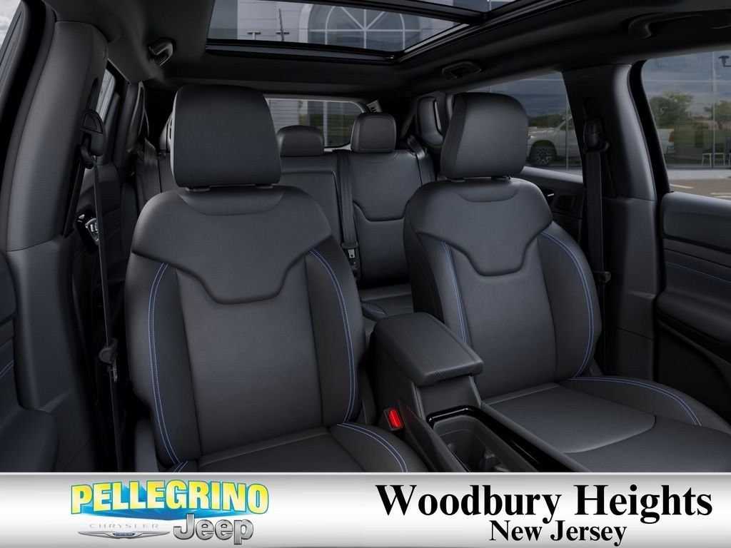 New 2025 Bright White Clear-Coat Exterior Paint Jeep Limited image 16