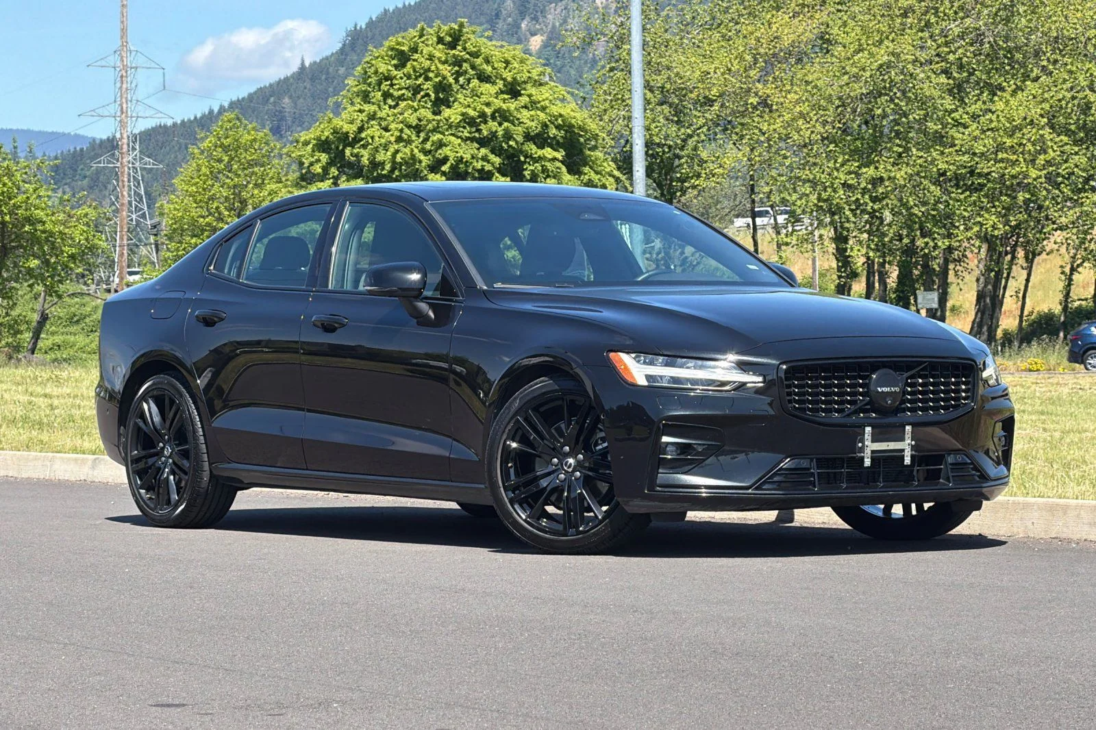 2024 Volvo S60 B5 Plus Black Edition's photo