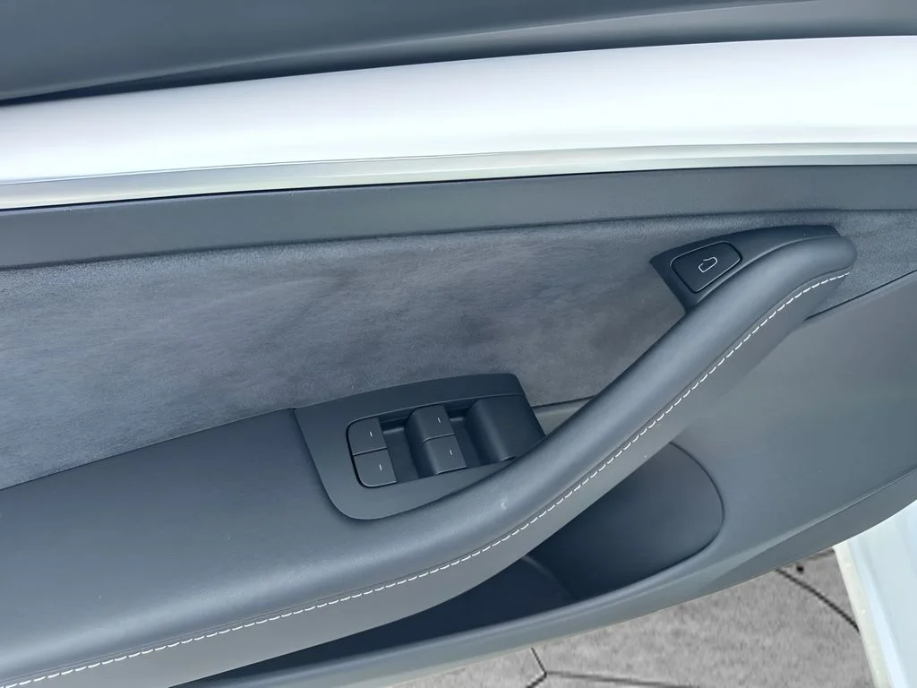 Used 2023 White Tesla Base image 18