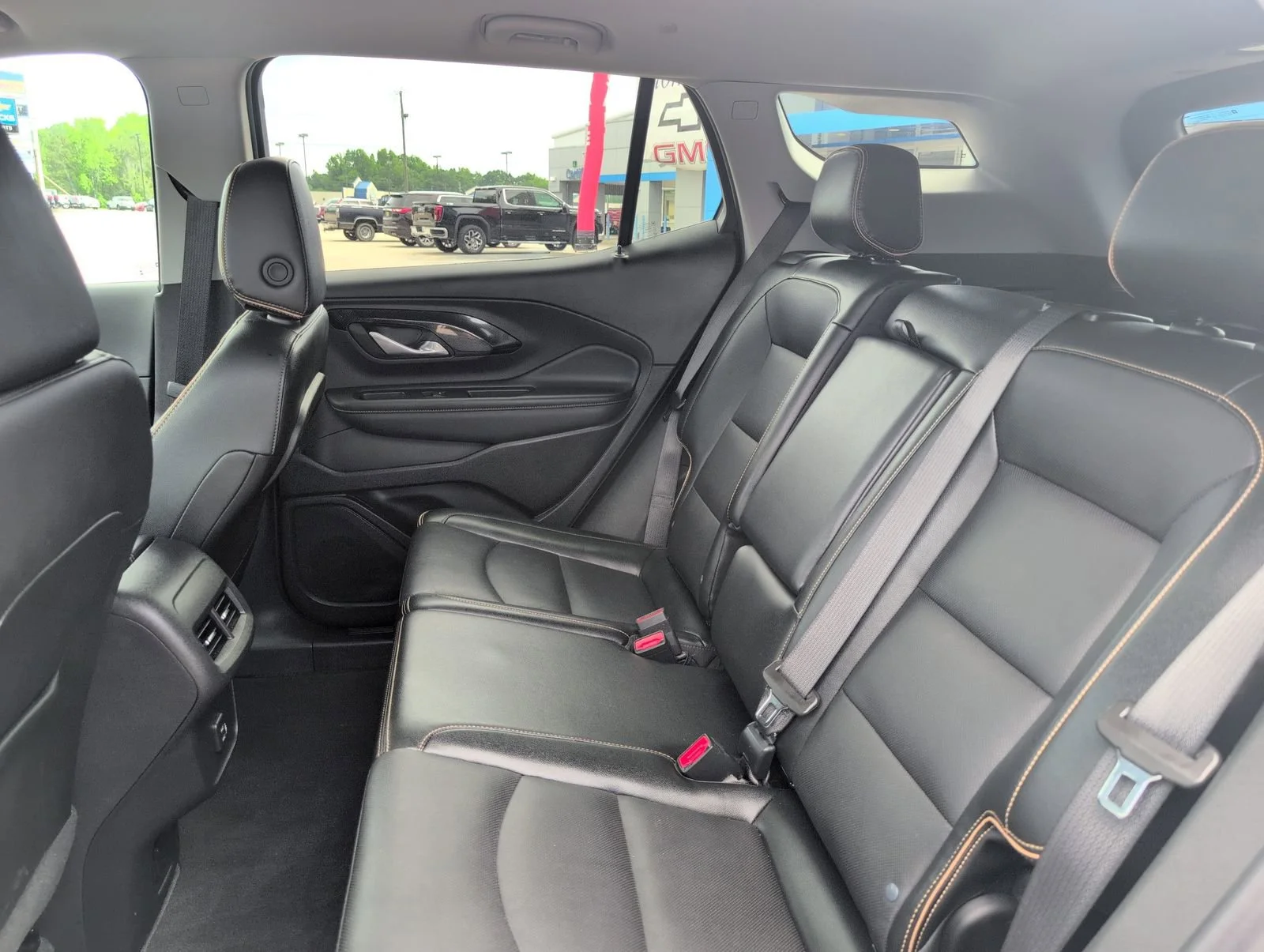 Used 2024 Summit White GMC AT4 image 31