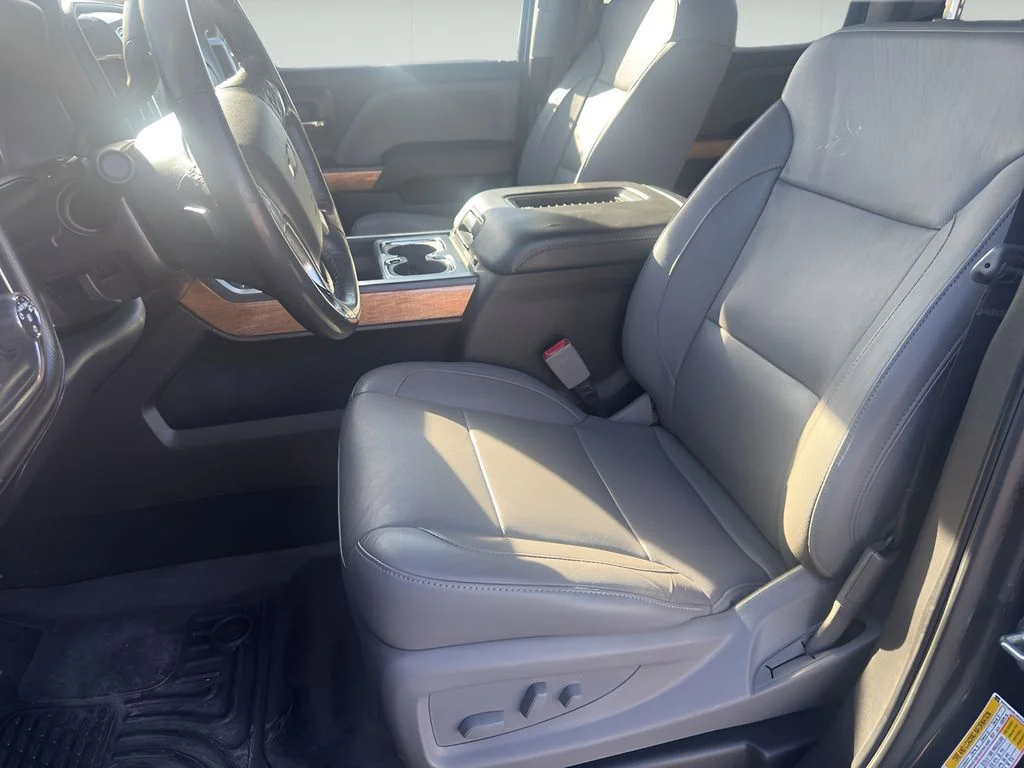 Used 2018 GRAPHITE METALLIC Chevrolet LTZ image 11