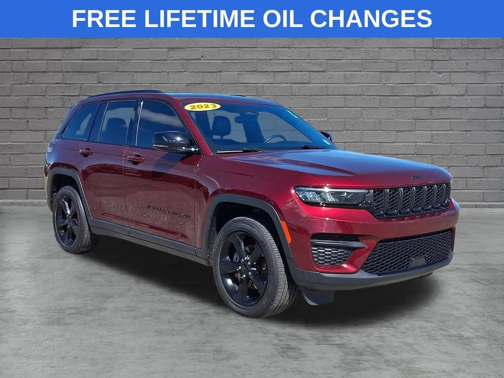 Used 2023 Velvet Red Pearlcoat Jeep Altitude image 1