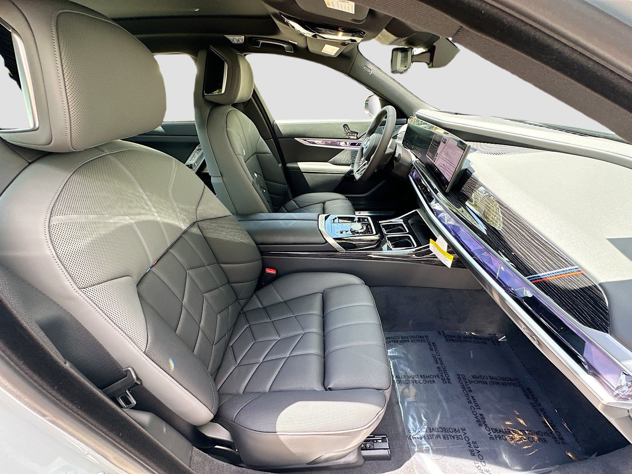 2025 BMW i7 60 - Photo 25