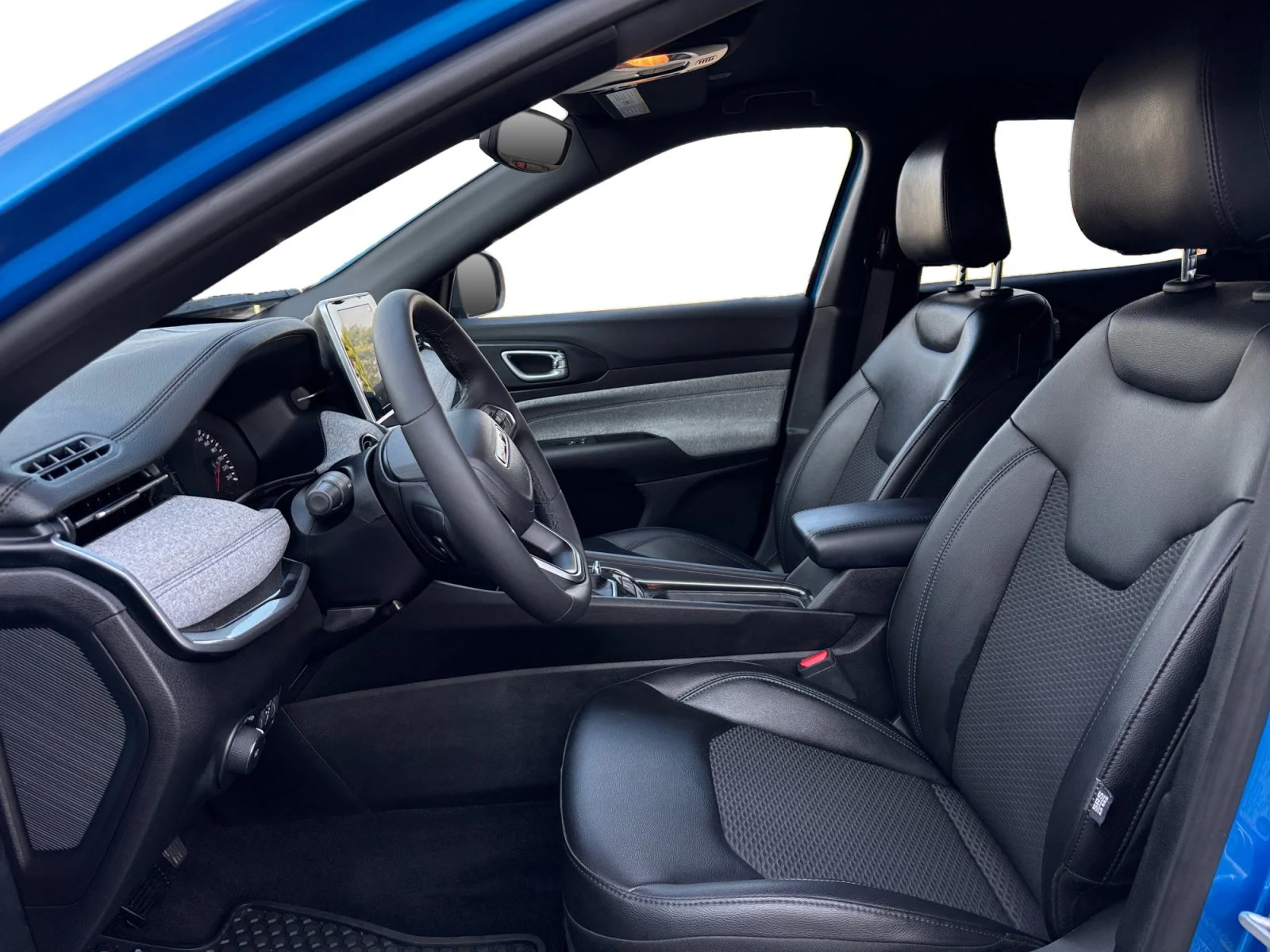 Used 2025 Blue Jeep North image 10