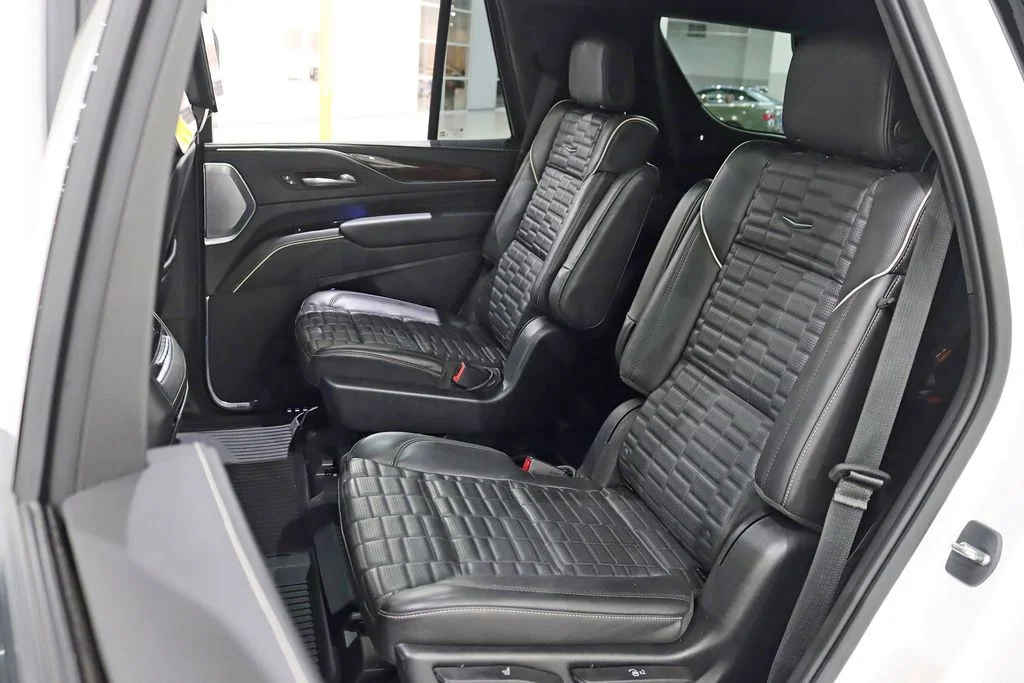 Used 2023 White Cadillac Sport Platinum image 33