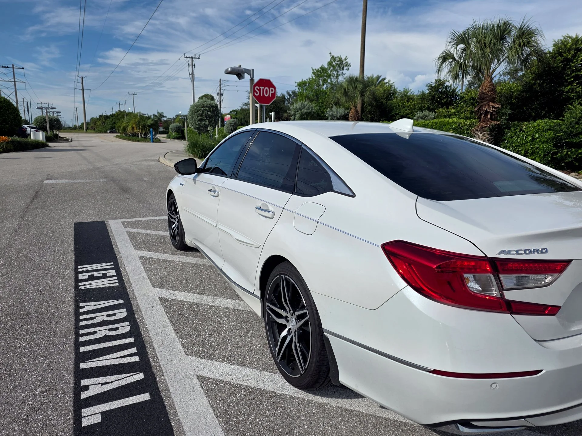 Certified Used 2021 Platinum White Pearl Honda Touring image 6