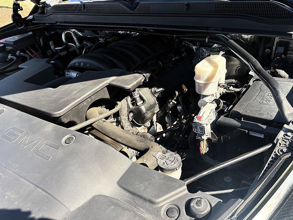 Used 2018 Mineral Metallic GMC Denali image 29