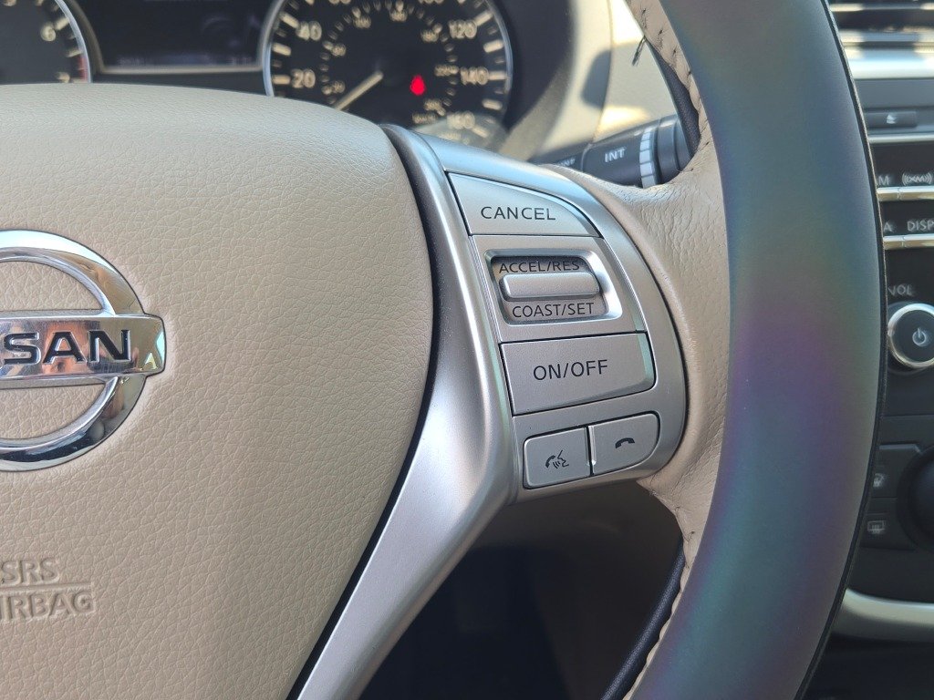 Used 2016 White Nissan 2.5 SV image 32