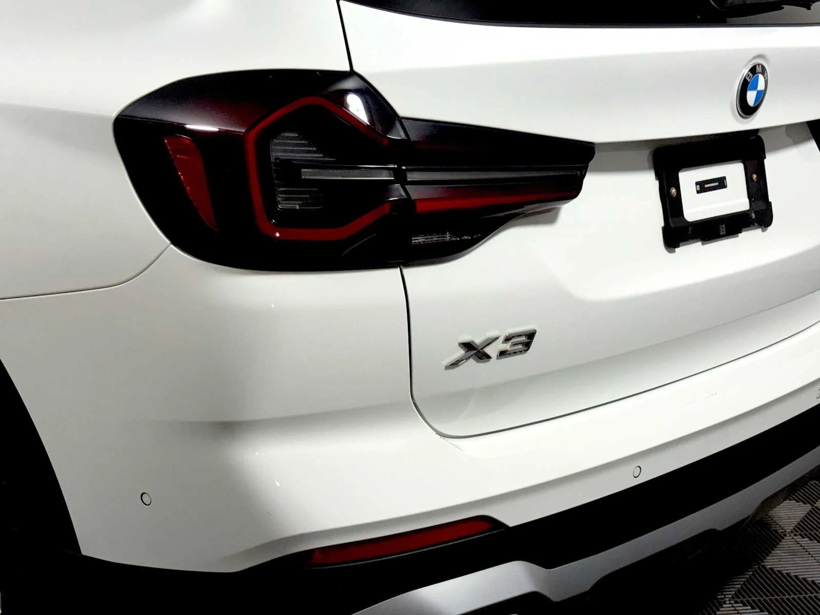 Used 2024 Alpine White BMW xDrive30i image 27