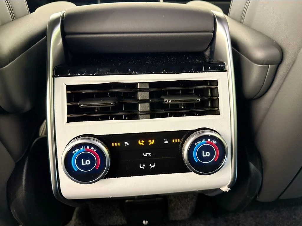 New 2026 Eiger Grey Land Rover SE image 26