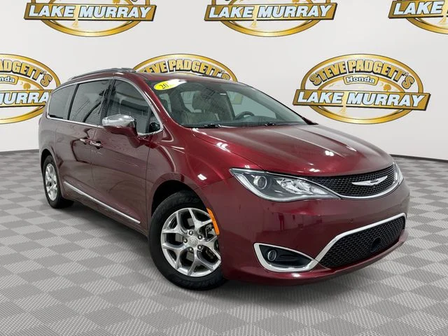 2017 Chrysler Pacifica Limited's photo