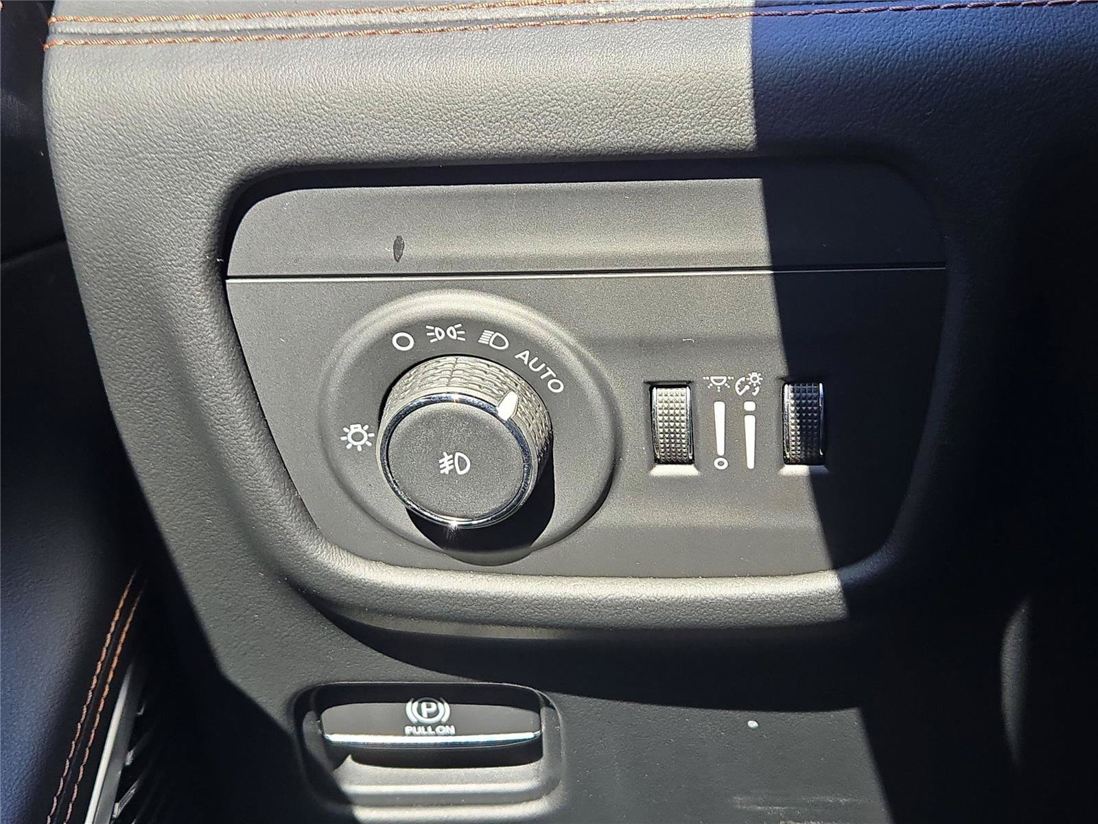 Used 2021 Silver Jeep Summit Reserve image 25