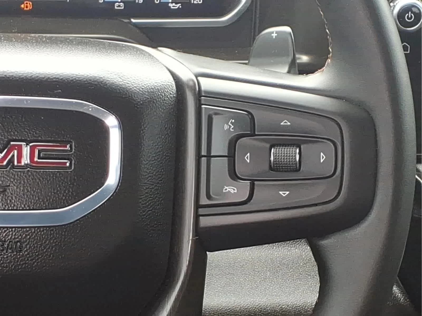 Used 2025 Sterling Metallic GMC AT4 image 22